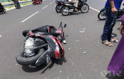 Highway gai 3 cycle jehi hingi accident ehgai 5 meehakah aniyaa vejje