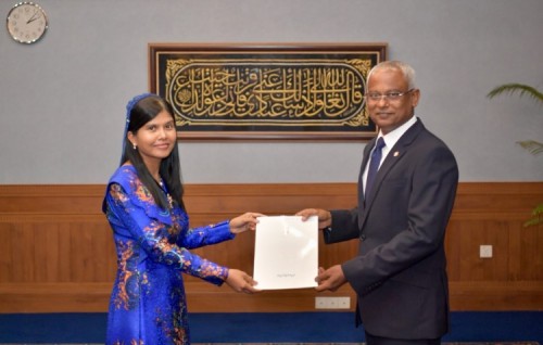 Malaysia ah kanda alhuhvaafai hunnavaa safeeru kamun Visam isthiufaa dhevvaifi
