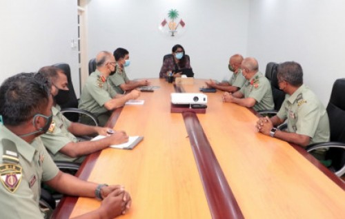 Saudi ah dhaa sifainnaai defence Minister baddhalu kuravvaifi