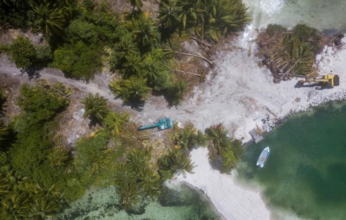 Hithadhoo Councilun Mendhoogai Airport eh hedheythoa balanee