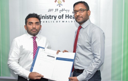 Health ge State Minister, Dr. Shaahu Mahir anburaa office ah nikuthumuge huhddha Raees office inn dheefi