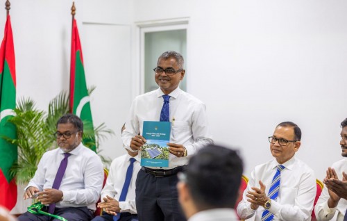 Raajjeyge hakathaige siyaasathu thakaai lan'dudhandithah ifthithaahu koffi