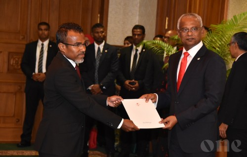 Majlis Raees aai Uhthama Fandiyaaruge rahkaatherikan yageen kurumah gaanoonu thakah badhalu gennan angavaifi