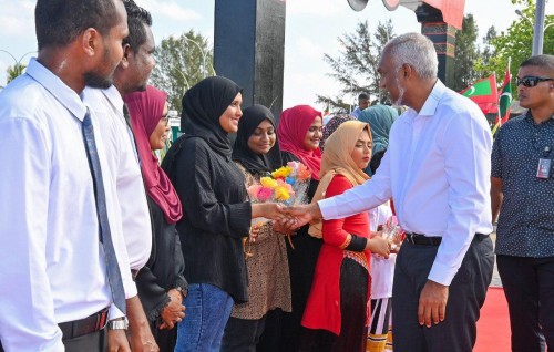 Raajjeyge enme uthurun Raeesah raiydhoolaige maruhabaa eh!
