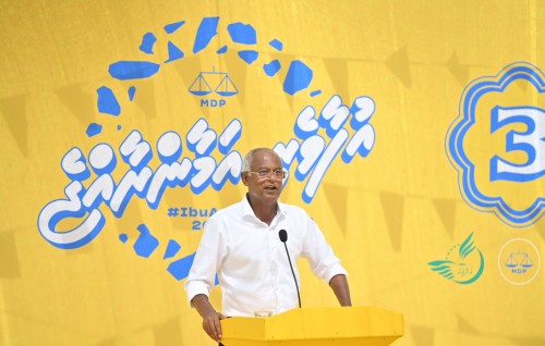 Kunahandhoo, Hithadhoo adhi Mendhoo gulhuvailumuge causeway anna dhaurugai furihama kureveyne: Raees