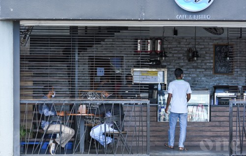 Roadha mahu Cafe'/ Restaurant hulhuvaafai behetteynee mendhamu 3 ah, fihaara thah mendhamu 1 ah