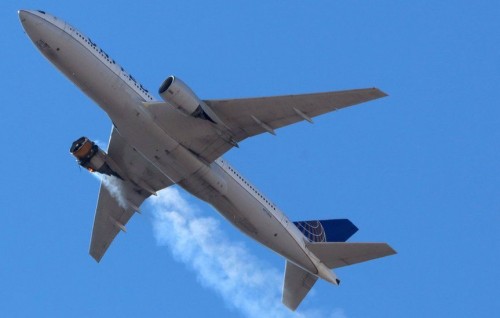 United Airlines ge flight eh Engine fail vegen emergency koh jahssaifi