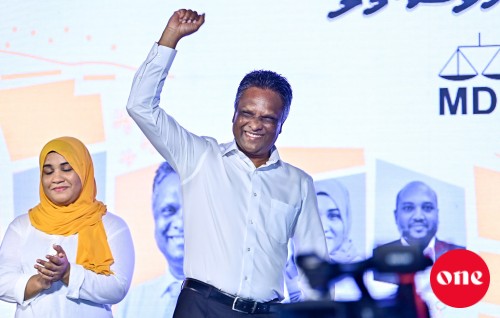 Azim: ''Alhugandaa medhu rayyithun shakkeh nukuraane, mi annanee furihama Male ehgge amaazugai''