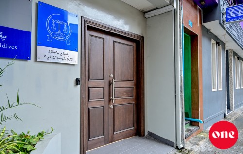 Thahugeegah ehbaarulun dhin Ombudsperson ge ofeehuge muvazzafun suspend kurun ACC in kuhverikohffi