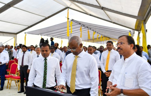 Photo: Addu ge bin hikkumuge biya mashroou feshun