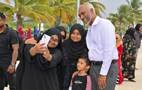 Male' sarahadhugai hingaa gedhoruverikamuge mashroou thakun hurihaa rayyithunah furusathu libeyne: Raees