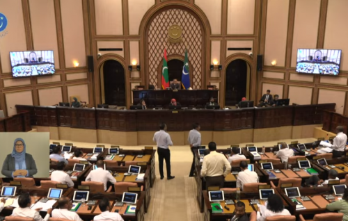 Majilis feshee Afeefge riyaasathugai, party thakaa mashvaraa kurumah jalsaa anehkkaaves medhukandaalaifi