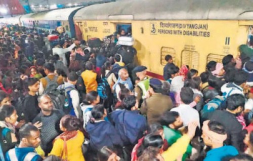 Delhi ge reylu station ehggai fithi baaruvegen 18 meehaku maruvehjje