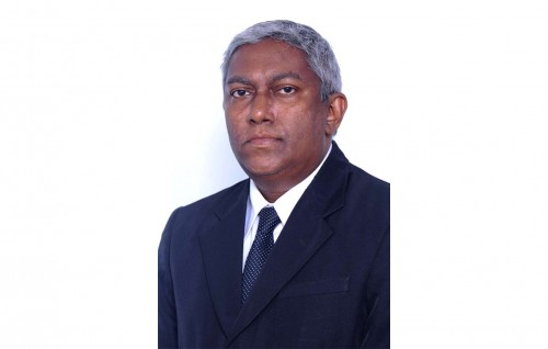 Finance Ministry ge State Minister akah hunnevi Ismail Ali Maniku, Island Aviation ge board ah
