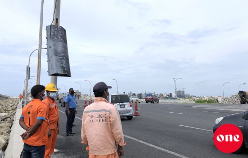 Vai gadhave Bridge aai Highway gulhey Traffic Light eh halaaku vehjje