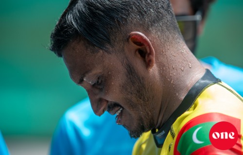 Kuda Ayya ah huttumeh neh, anekkaaves Drop-knee champion kan 