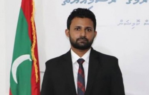 Adheeb ge vakeelakah Ghaazee Nadheeb ulhuhvaafaivaathee Fuhgiri mahsala in thanaazul vaan edhijje