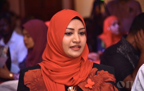 Anna aharuge kuree kolhu mini bus ge hidhumaiy thaarafu kureveyne: Nahula
