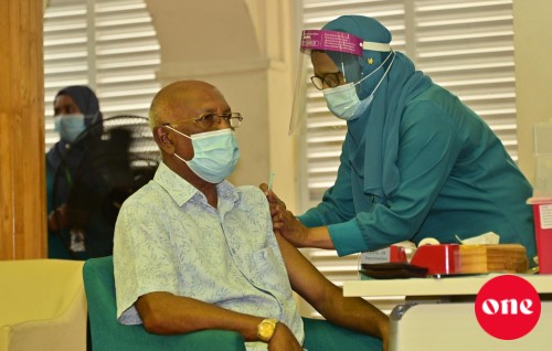 65 aharun matheege meehunnah vaccine dheyn fashanee