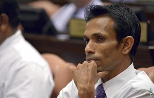Male ge ge'ehggai fen ufulaidhidhee bootu polish kohddhinumun feshigen Muhammaa Rayytihunge Majilis ah kuri dhathuru!