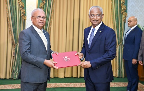 Singapore gai hunna Dhivehi Safeeru kamah Thasmeen ayyan kurahvaifi