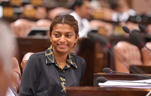 Raees ufadhdhaa vuzaaraathakuge adhdhaai siyaasee muvazzifunge adhadhu majilis in faaskuranjeheygoth hadhanee