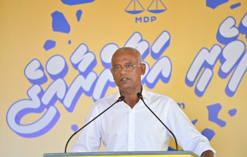 Vaadhaverin ah furusathu dheefi nama, dhen huri falhuthakaai rahthah ves vikkaalaane: Raees