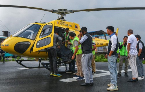 Nepal gai Helicopter eh vehtti 6 meehun maruvehjje