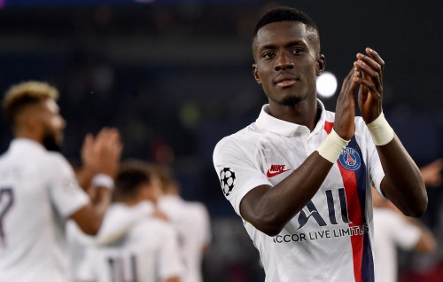 LGBTQ promote kurumah PSG in farumaa kuri jersey gai nukulhe, Gueye dhekkee hiyyvaru!