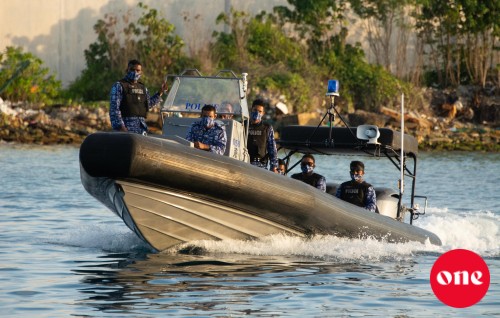 Kandumatheege ithuru haadhisaaeh, canoe ehgai nukuiy meehaku gelligen hoadhanee 
