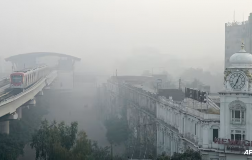 Pakistan shuts primary schools in Lahore over record pollution