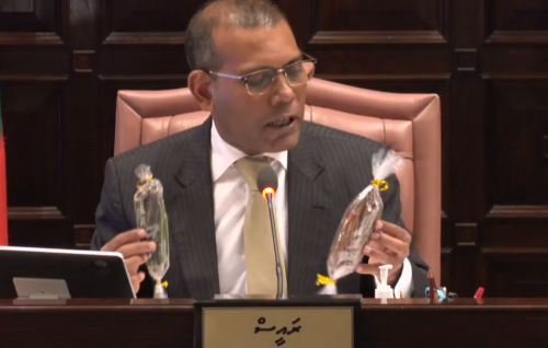 Neykurendhoo kandoofaa halaakuvaa mahssala samaalukamah genaumah Majilis Raees ah Kandoo hadhiyaa kohffi