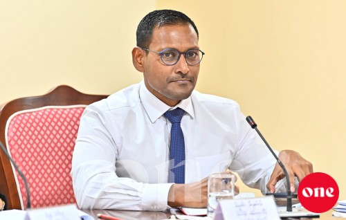 Hamalaa dhin kamah thuhumathuvaa meehunaa dhekolhah Shameem hekibas dhevvaifi