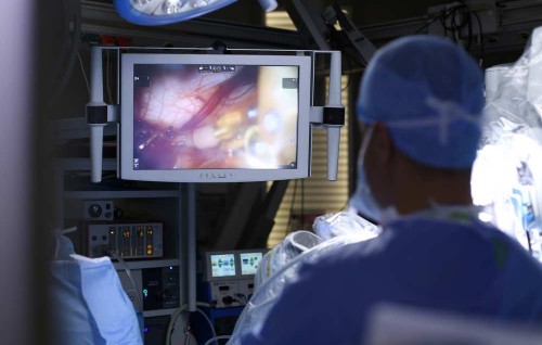 International Space Station gai robot beynunkohggen surgery eh hadhaifi