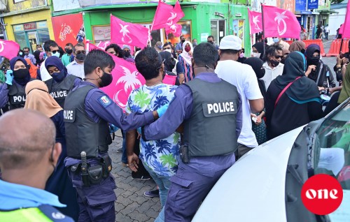 Idhikolhun miadhu kuriah gendhiya muzaaharaage therein 13 meehaku hayyarukohffi