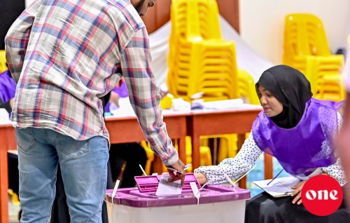 Dhevana burugai ithuru 408 zuvaanun ah vote leveyne!