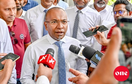 Muizzuge sarukaaru gai Democrats baiverivaane: Hassan Latheef
