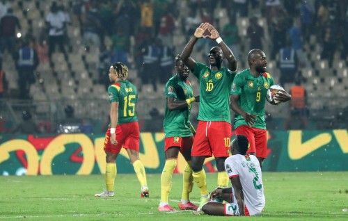 Aboubakar bench in arai Cameroon ah 3 vana hoadhai dheefi