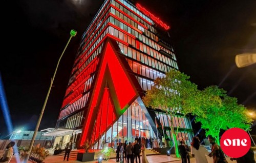 Ooredoo Maldives ge aa head office hulhuvaifi, eejaadhee halluthah dhivehinnah fahikohdhinumuge ramzeh!