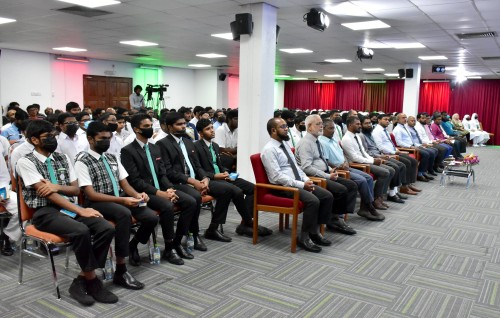 Ihya forum thakugai baiverivaa meehunge medhugai guruathu nagai inaamu dhenee