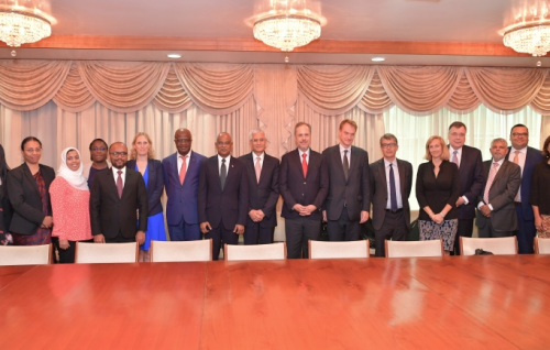 Vazeefaa neiy meehunnah insuarence dhinumah world bank in 370 million rufiya ge hiley ehee