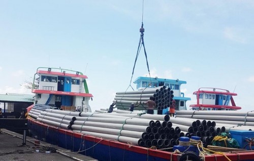 Fuvahmulaku magu thah hedhumah beynunvaa PVC holhithakuge furathama shipment ge clearance ge masahkaiy fashaifi