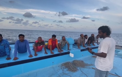 Anehkkaaves Gemanafushi masveringe thafaathu manzareh: Dhoaneege deck matheegai kasrathuge harakaaithah