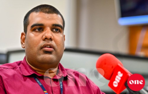 Nuvaane'ey buni enmenah Au saabithu kohddhinee vaanekan, Miadhu Au aa nulai ofeehah falhukan!