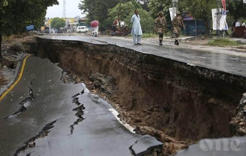 Death toll mounts in Pakistan earthquake on day of mourning