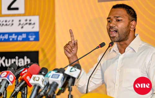Taxi  ihuthijaajun hayyarukuri drivarunnaai taxi thah dhookollan govaalai kulli massalaeh