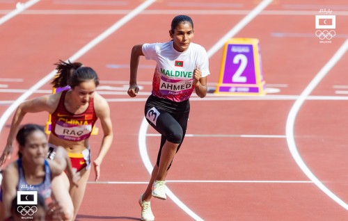 Anhen 800 meter dhuvumuge record anekkaaves Fasooha aa koffi