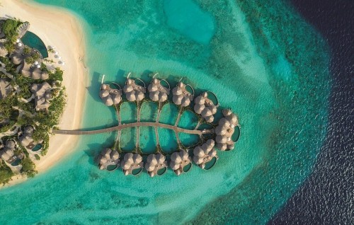 Midhiya mahu enme bodu service charge eh Nautilus Maldives inn, konme muvazzafakah 25,000 Rufiyaa