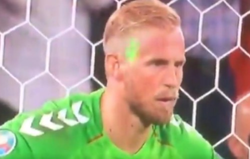 Schmeichel moonah laser alhuvai, gaumee salaamah ihuthiraamu kandaalumun England ah fiyavalhu alhanee