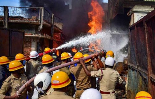 Delhi ge factory eh gai alifaan roave 3 meehaku maruvejje